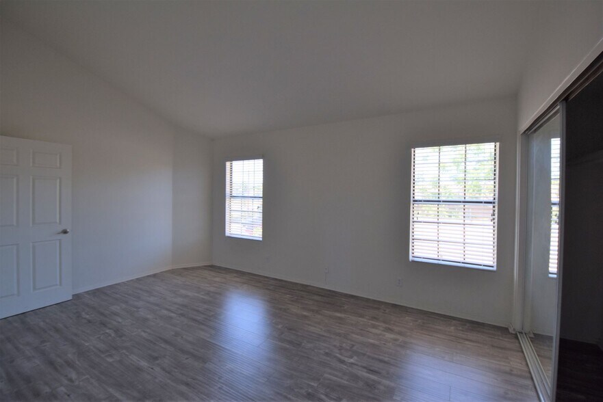 Building Photo - 24822 Walnut St