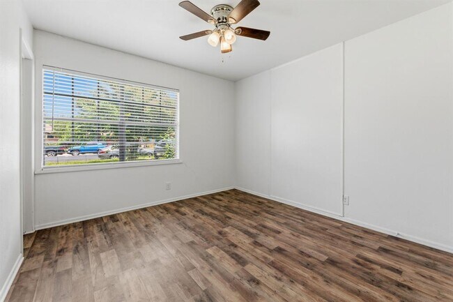 Building Photo - 6601 Stonleigh Pl