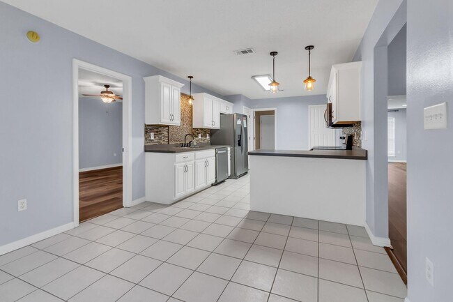 Building Photo - 539 Tikell Dr