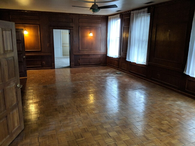 Building Photo - Commercial or residential loft unit available in Historic  Downtown Russellville