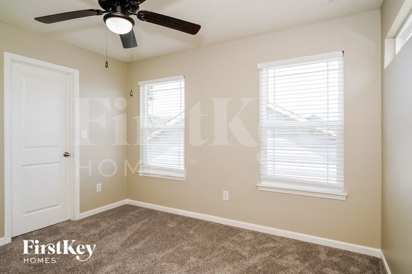 Building Photo - 3370 S Cordell Rd