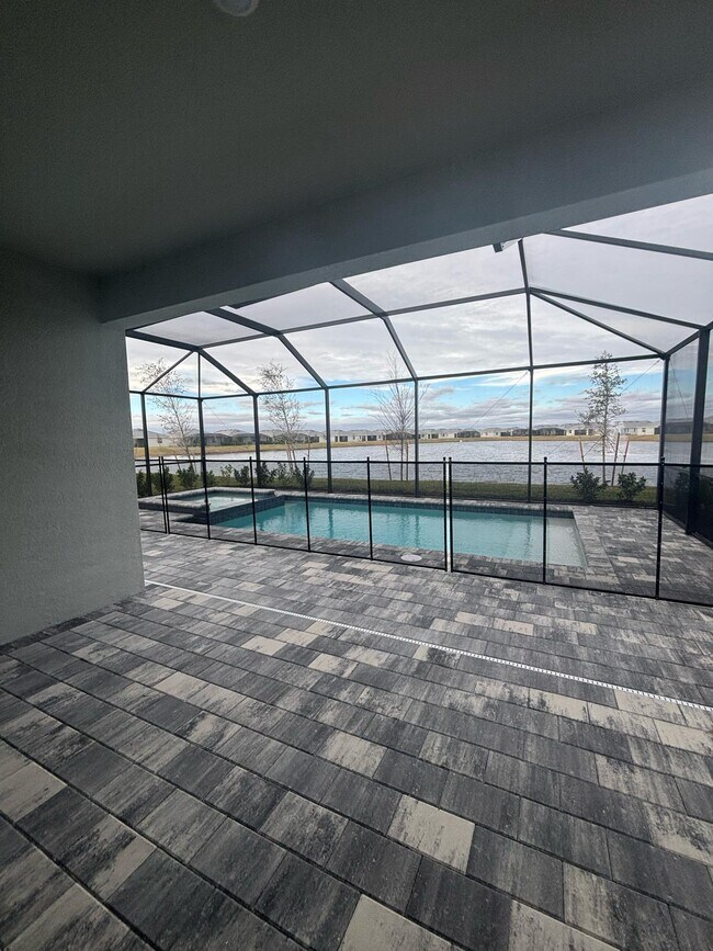 Building Photo - 7773 Lakes Edge Ln