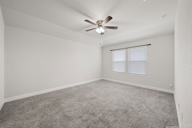 Building Photo - 1080 Amble Oak