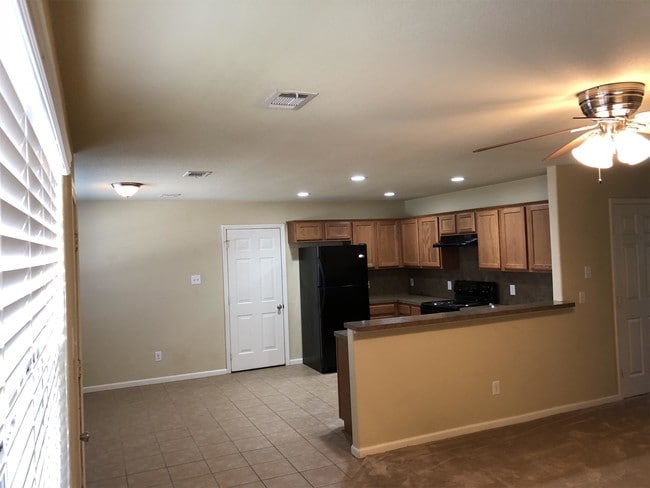 Building Photo - 21463 E Wallis Dr