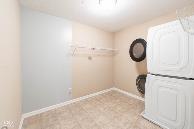 Building Photo - 1325 Brentford Ln
