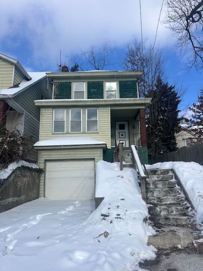 Building Photo - Updated 3 Bedroom Home l Marhsall Shadeland