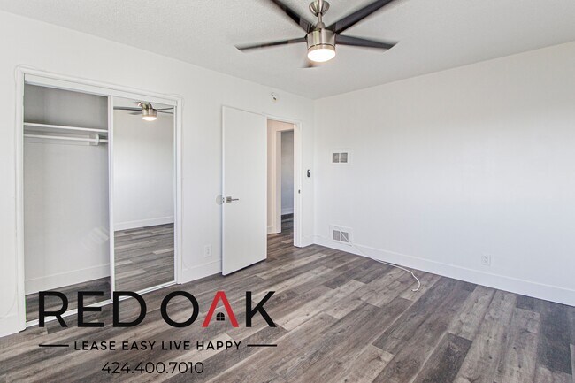 Building Photo - 901 Centinela Ave