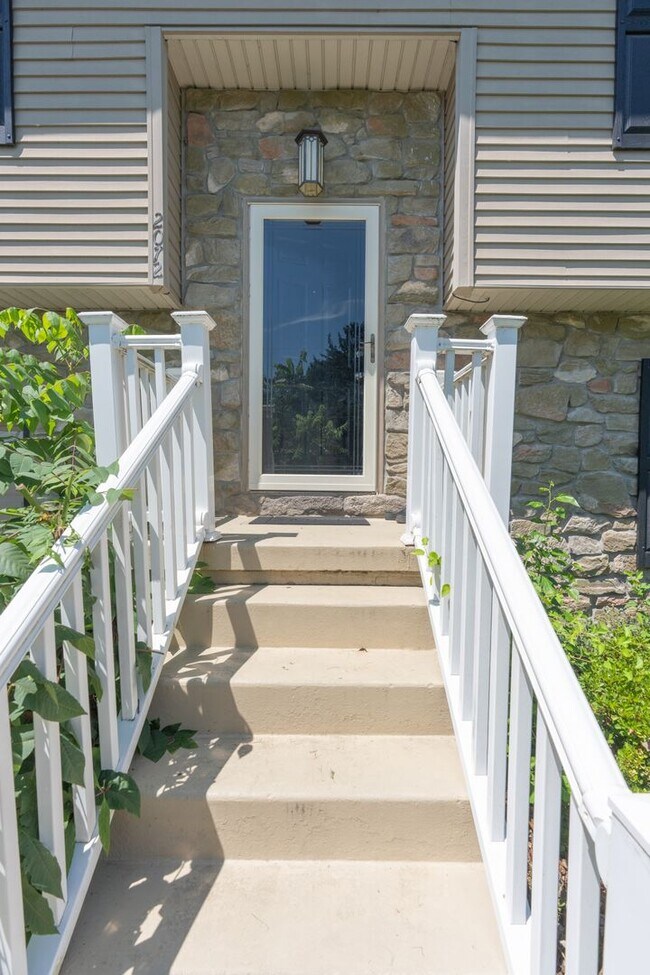 Building Photo - 2072 Sheaffer Rd