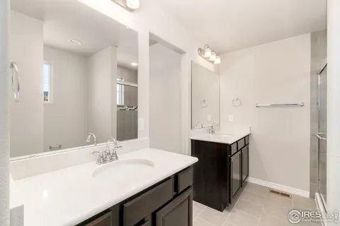 Building Photo - 2433 Ridge Top Dr
