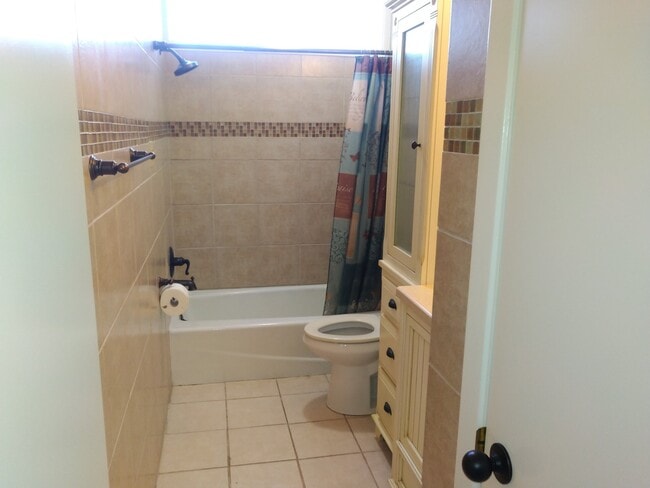 Building Photo - 1407 Plough St