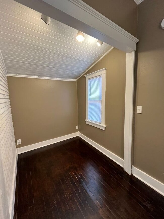 Building Photo - Studio Cottage located in Aurora Addition of NW OKC