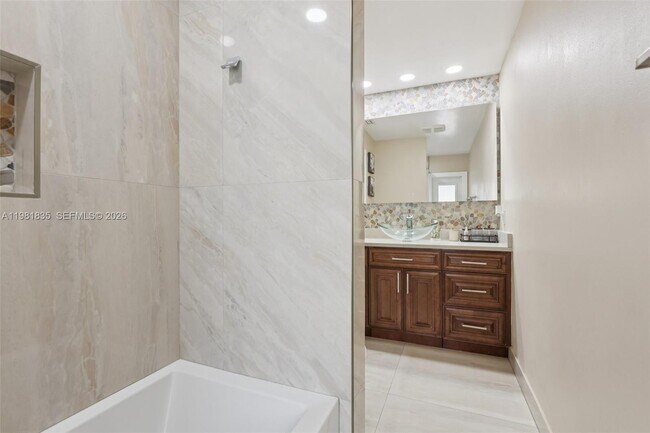 Building Photo - 11573 NW 39th Pl