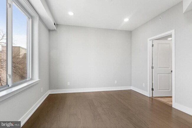 Building Photo - 1221 E Berks St
