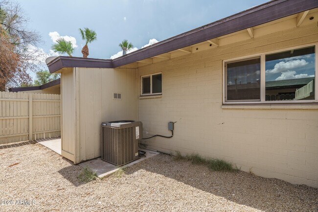 Building Photo - 7802 E Heatherbrae Ave
