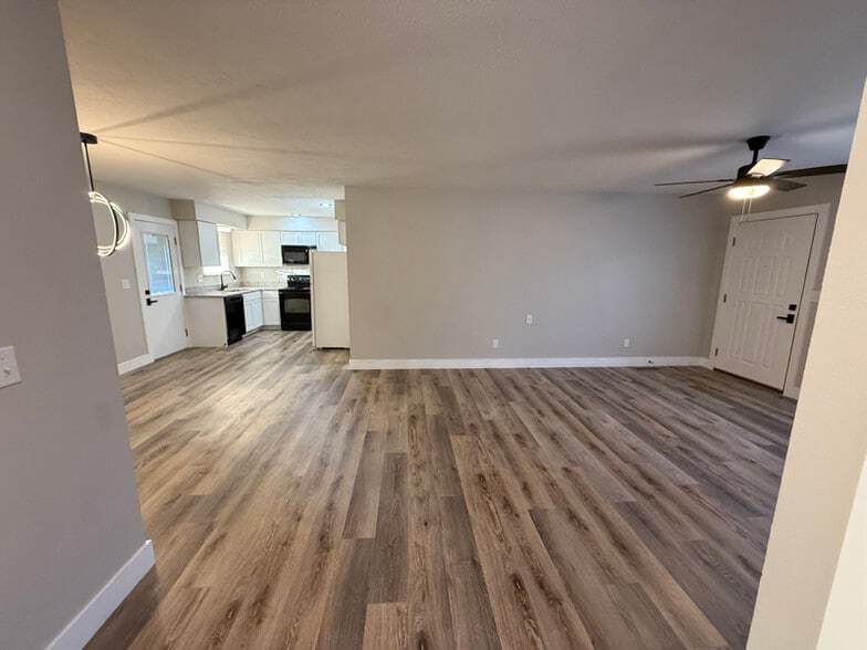 Building Photo - 133 W Terrace Ct