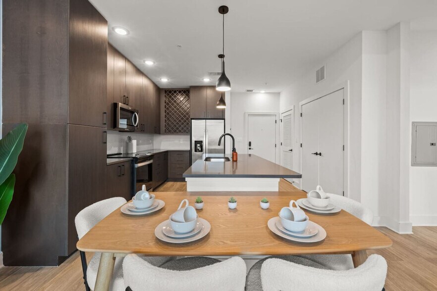 Building Photo - 605 N 12th St