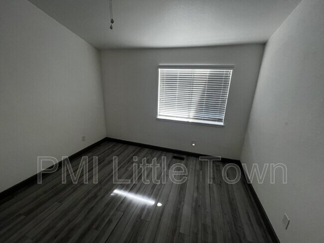 Building Photo - 10647 W Bellwood Pl