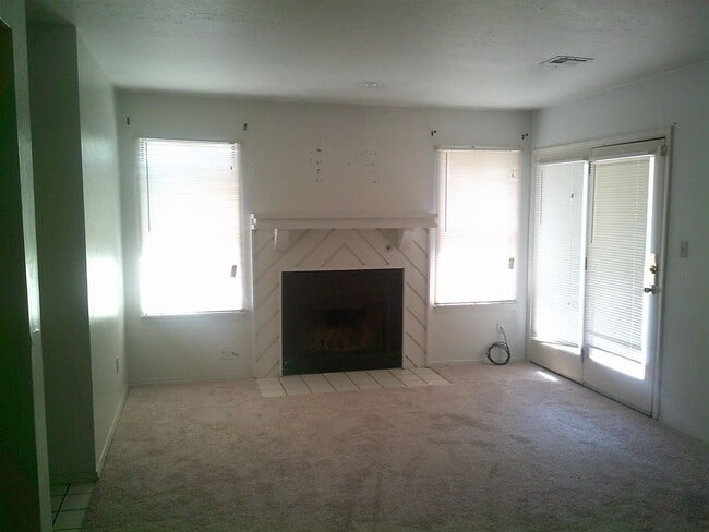 Building Photo - 5402 NW Sir Brian Ave