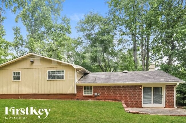Building Photo - 860 Green Forest Dr