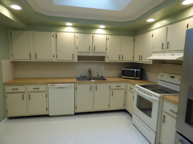 Building Photo - 729 NW 29th Avenue D Delray Beach Fl 33445