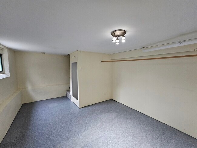 Building Photo - 129 Lexington St