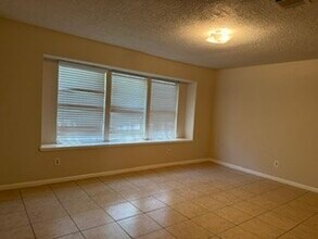 Building Photo - 10118 Kirkbluff Dr