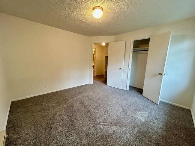 Building Photo - Bellevue Home
