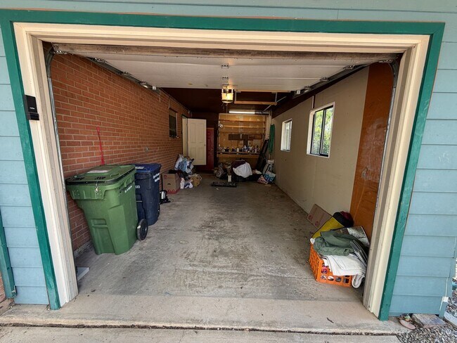 Building Photo - 2708 Delwood Ave