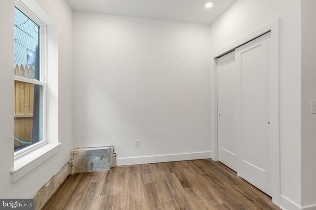 Building Photo - 2214 N Front St