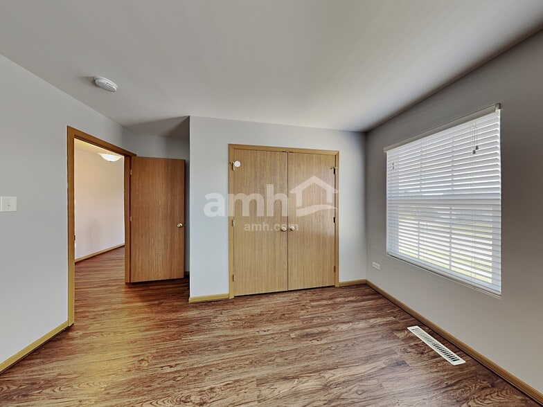 Building Photo - 1836 Sunset Ln