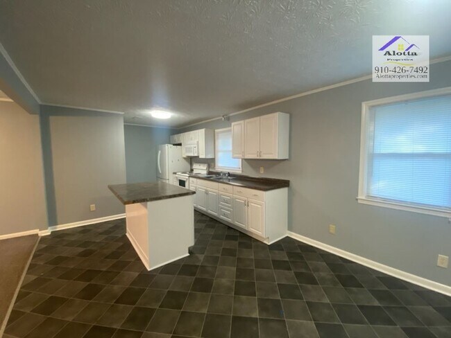 Building Photo - 6527 Tareyton Rd