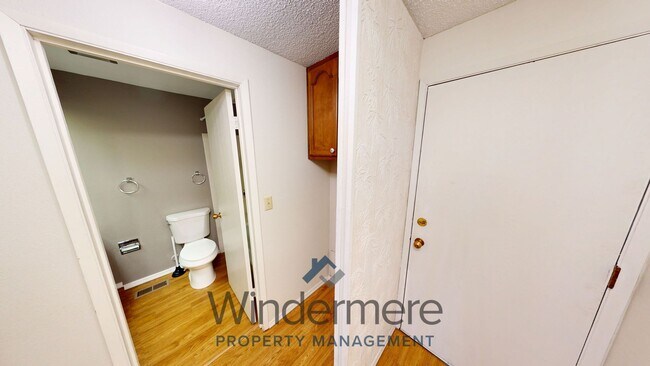 Building Photo - 601 Village Way