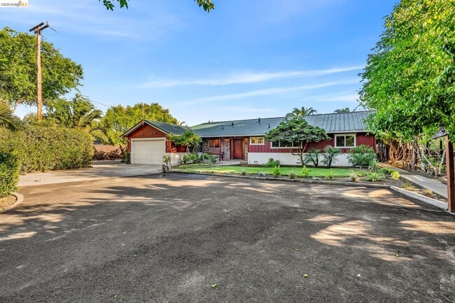 Building Photo - 3300 Concord Ave