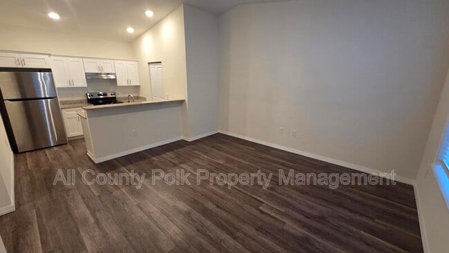 Building Photo - 915 Ariana St