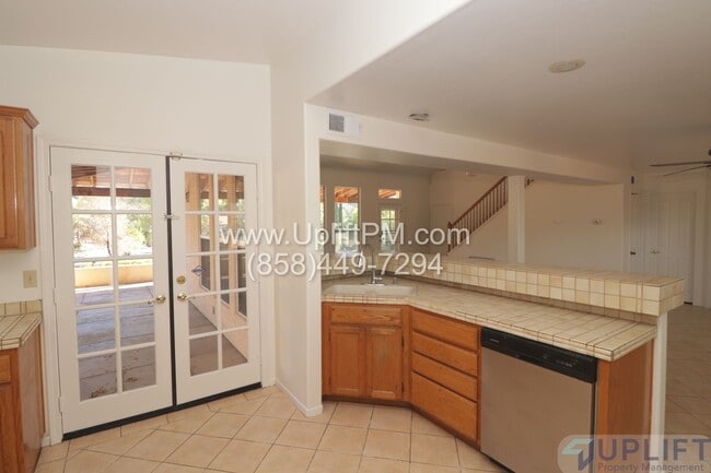 Building Photo - 4 Bedroom 2.5 Bath in San Diego Country Es...