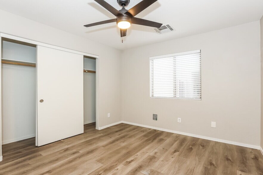 Building Photo - 41386 N Cambria Dr