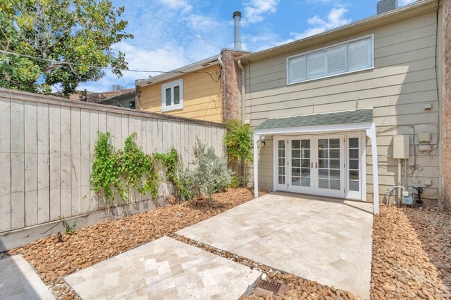 Building Photo - 3934 Roseland St