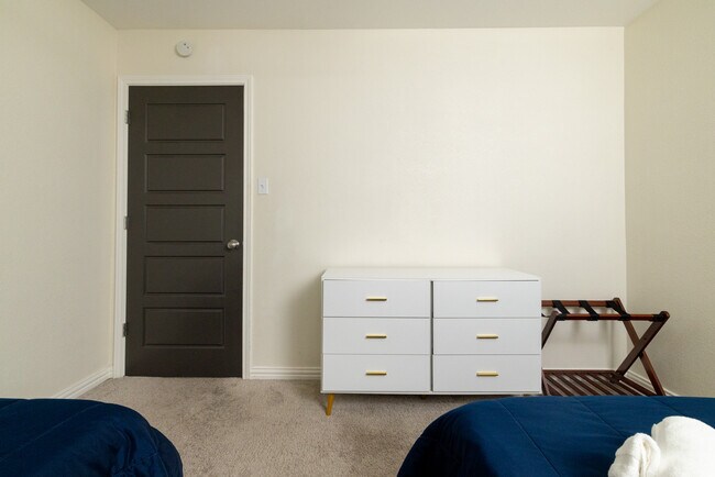 Building Photo - 7520 Sequoia Ct