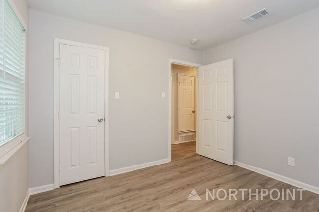 Building Photo - 1009 E Jefferson St