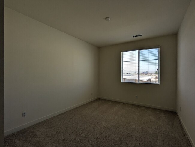 Building Photo - Beautiful Two-Story Four Bedroom Home at t...