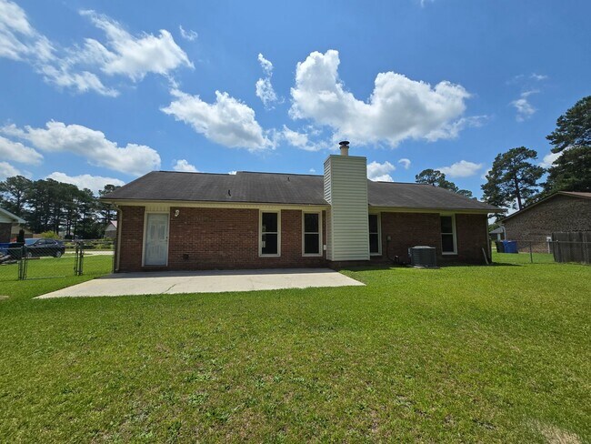 Building Photo - 7574 Beverly Dr