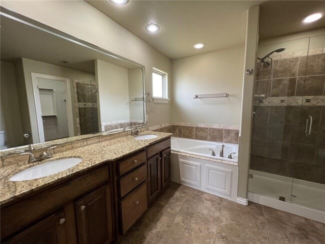 Building Photo - 3304 SW Briar Creek Ave