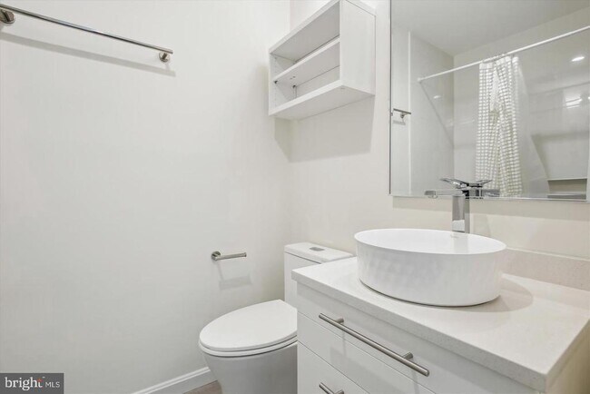 Building Photo - 2224 Springwood Dr