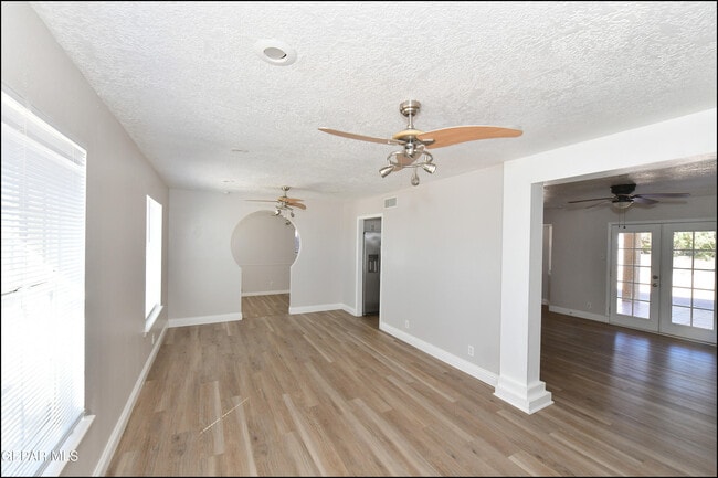 Building Photo - 4749 Tropicana Ave