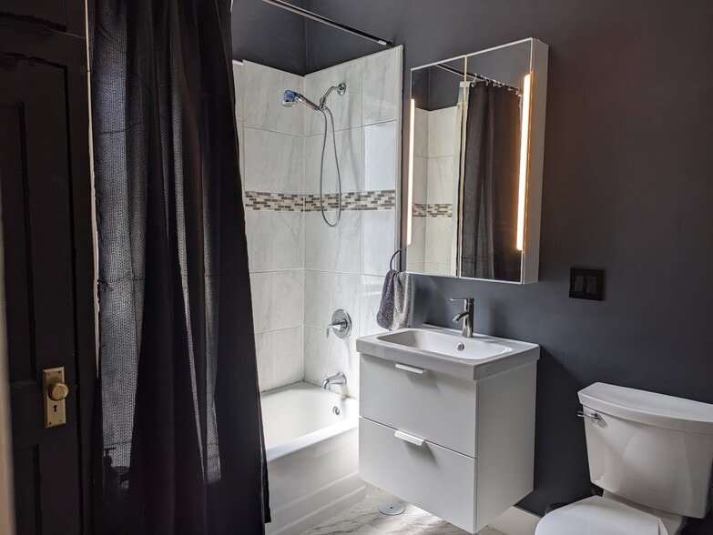 Building Photo - 2506 N Avers Ave