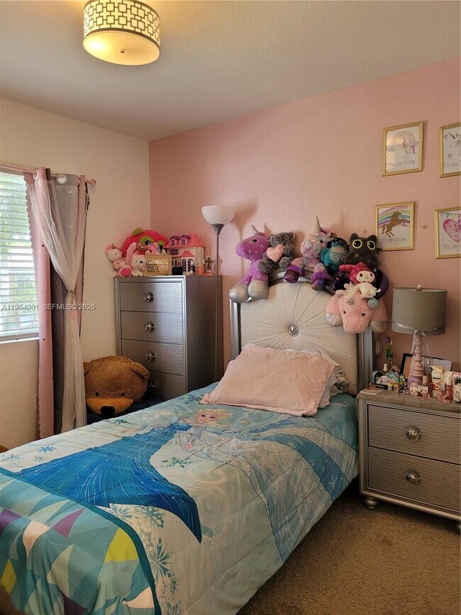 Building Photo - 1015 SE 24th Terrace