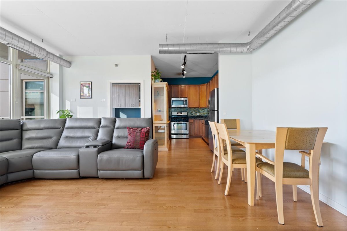 Building Photo - 909 W Washington Blvd