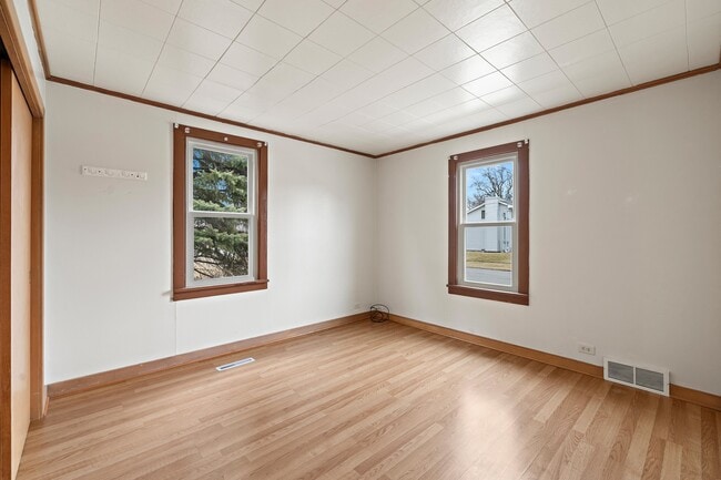 Building Photo - 25 E Chestnut Ave