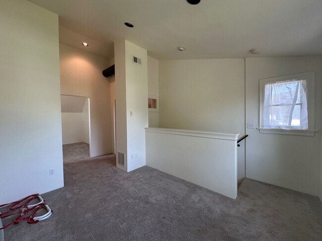 Building Photo - Stunning 3-Bedroom Craftsman Home in Kendall Yards