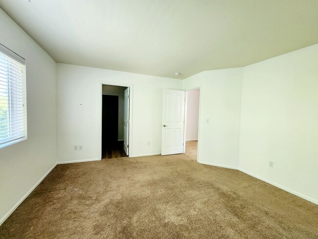 Building Photo - Prime Amber Skyline Home for Lease: Comfort and Convenience Await